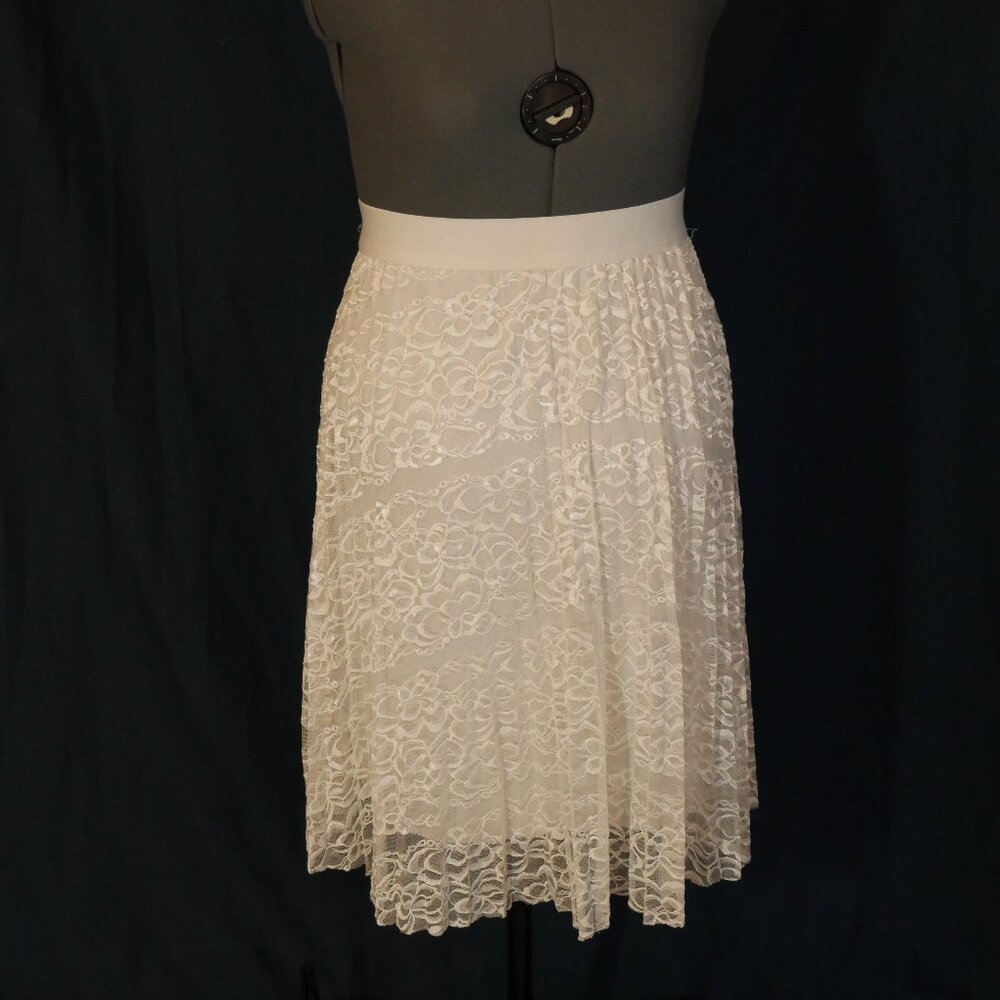 White lace skirt size 2X